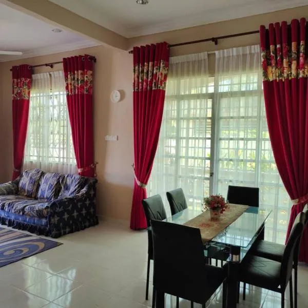 Homestay Ummi Balqis，位于Kampong Molek的酒店