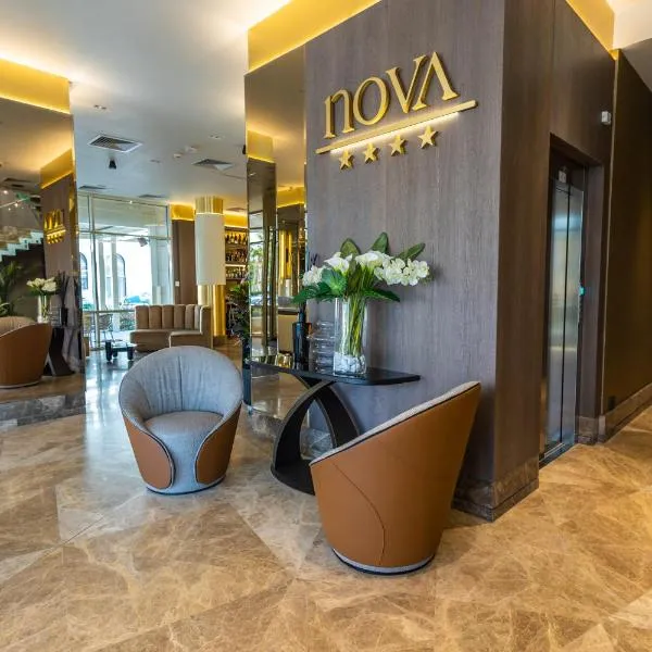 HOTEL NOVA LUXURY，位于Răsvadu de Sus的酒店