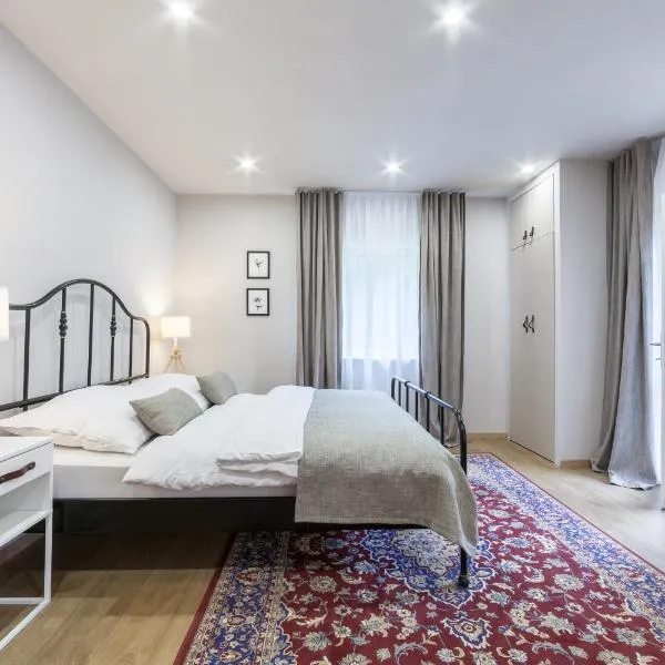 Hotel Zátoka，位于Holčíkovce的酒店