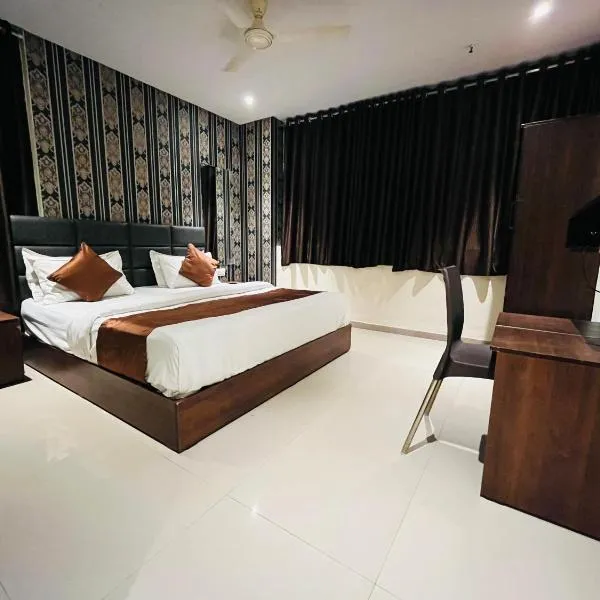 Hotel Nova Vesu，位于Bhimpur的酒店
