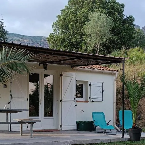 Charmante maisonnette situé au calme proche d'Ajaccio.，位于Afa的酒店