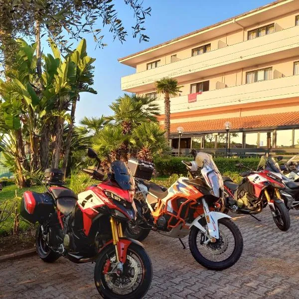 翠绿史波堤俱乐部酒店，位于阿尔盖罗的酒店