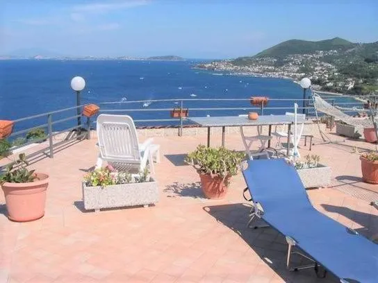 Appartamenti Miramare in Collina，位于伊斯基亚的酒店