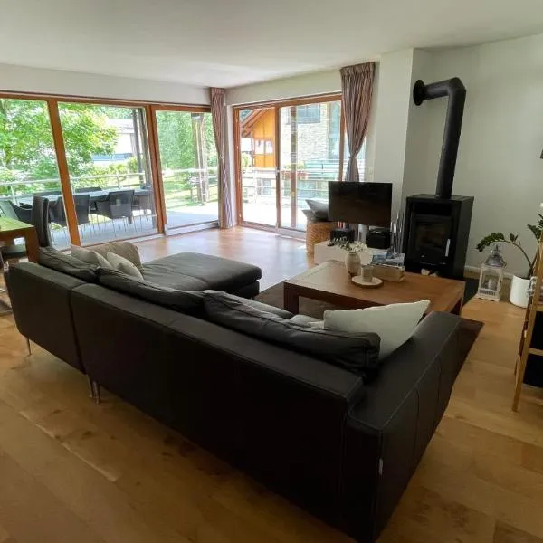 Wunderschöne Wohnung am See mit Sauna & Whirlpool，位于Alt Sankt Johann的酒店