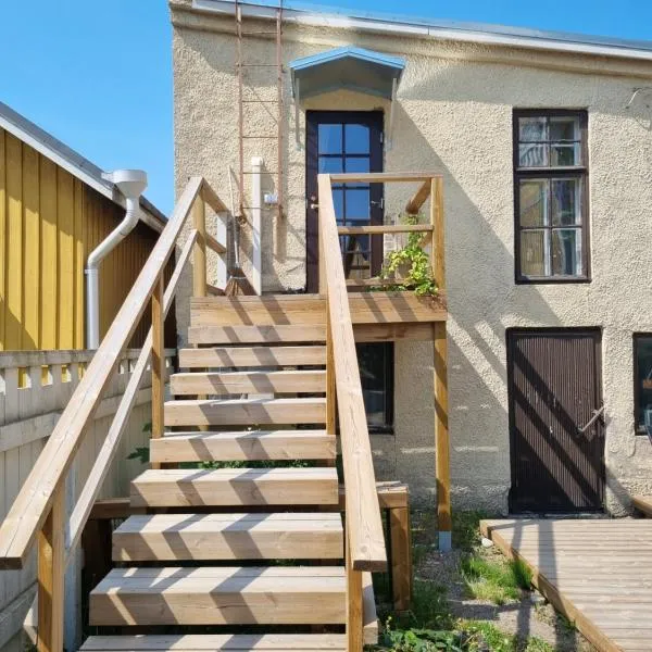 Hurmaava ullakkoasunto Vanhan Rauman laidalla，位于劳马的酒店