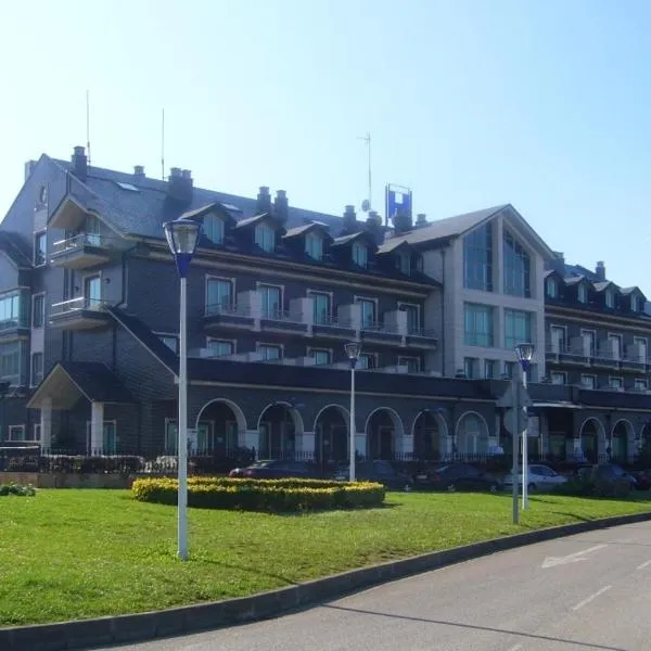米拉格罗斯高尔夫Spa酒店，位于圣克鲁斯德韦萨纳的酒店