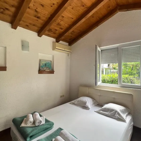 Ksenia Guesthouse Apartments and Studios，位于布德瓦的酒店
