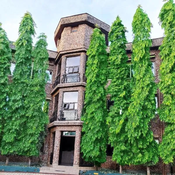DISCOVERY COURTS HOTEL，位于恩德培的酒店