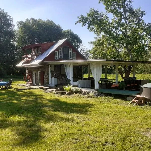 Cousy historical house near Peipsi lake，位于Kolkja的酒店