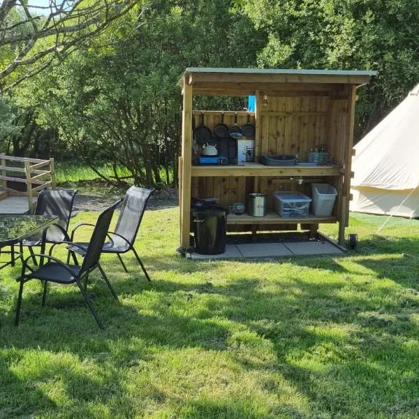Route 47 Glamping Bell Tents，位于Cross Hands的酒店