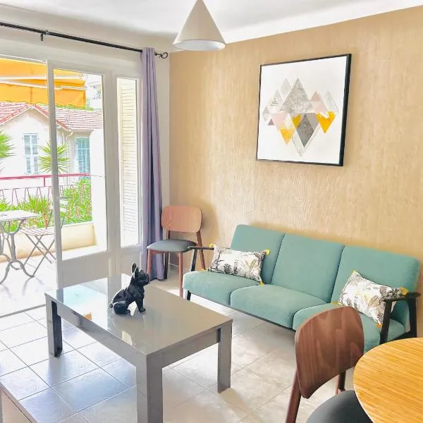 2 bedroom luxury flat with Balcony Cannes Center，位于戛纳的酒店