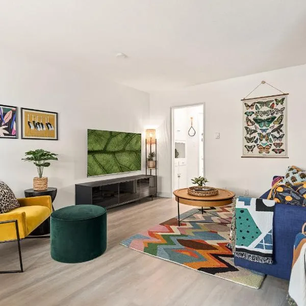East Village Arts District, King Suite with Sofa Bed NRP23-01221，位于亨廷顿海滩的酒店