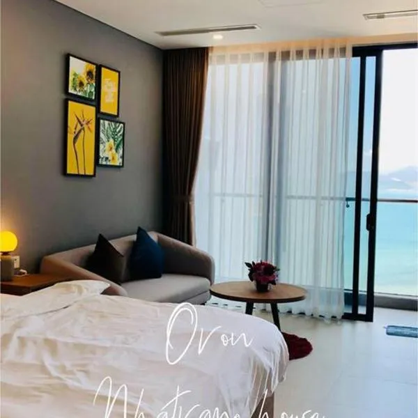 A sea view beautiful studio apartment，位于芽庄的酒店