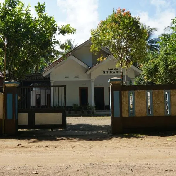 SPOT ON 92689 Homestay Srikandi Pulau Merah BeachNearPantai Pancer，位于Pasanggaran的酒店