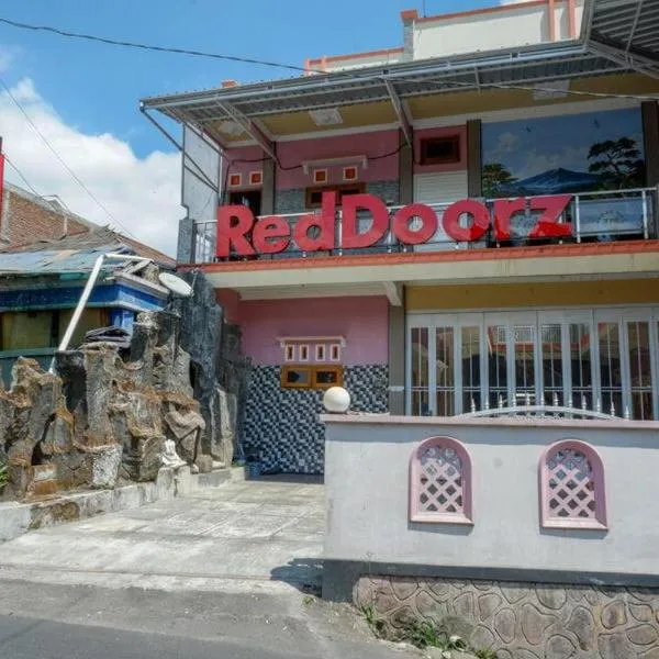 RedDoorz near Desa Wisata Tambi Dieng，位于Kalibeber的酒店