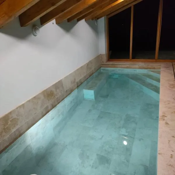 Villa Brenagudina - Cabaña Pasiega con piscina climatizada，位于San Miguel de Luena的酒店