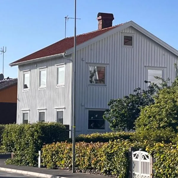 Ellös Holiday apartment，位于Henån的酒店