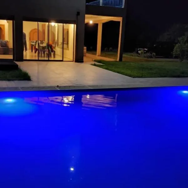 Dar HAKIM piscine privée，位于Douarbel Kial的酒店
