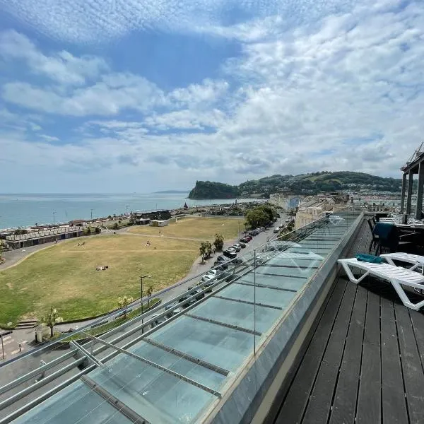 Riviera Apartments - Five Stylish Penthouse Apartments with Unrivalled Sea Views of Teignmouth, Shaldon, The Jurassic Coastline & The Teign Estuary，位于廷茅斯的酒店