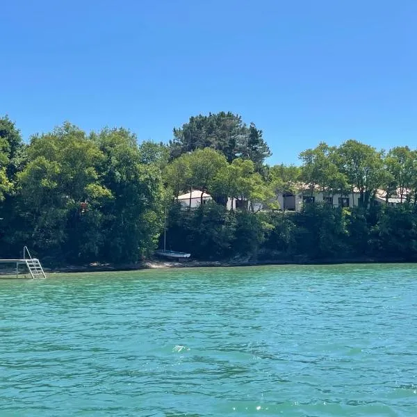 Maison en bord de rivière de mer，位于Le Fenouiller的酒店