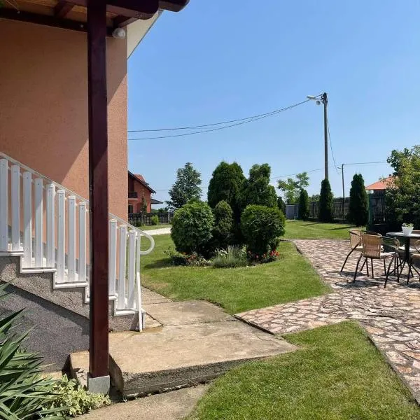 Starčević apartmani Orašac Aranđelovac，位于Orašac的酒店