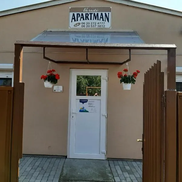 Váradi Apartman，位于Tiszaderzs的酒店