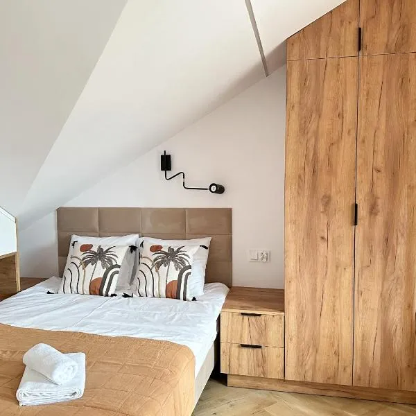 DMK Oak Studio near Warsaw-Modlin Airport，位于马佐夫舍地区新庄园的酒店