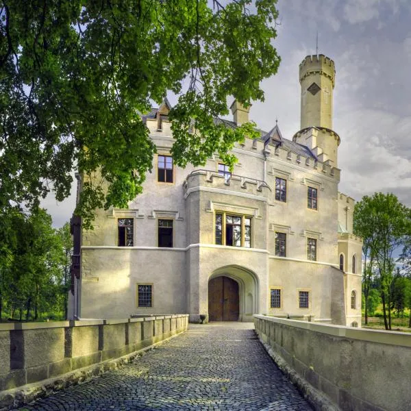 Zamek Karpniki Schloss Fischbach，位于鲁穆尼卡的酒店