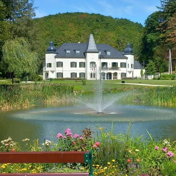 Újhuta Kastélyszálló，位于Korlát的酒店