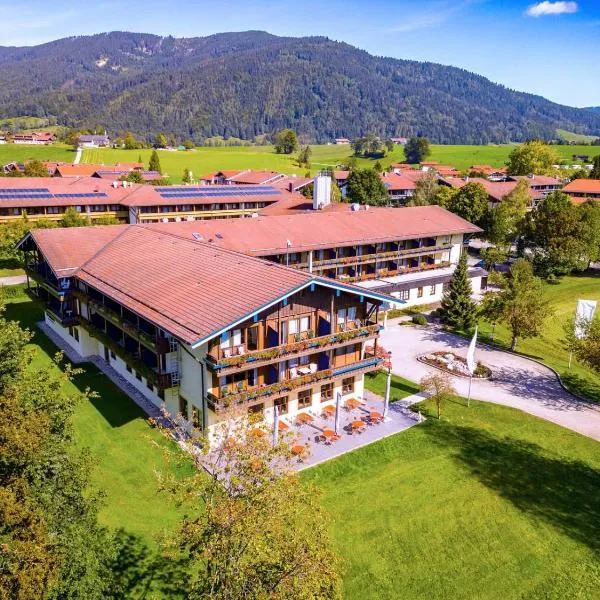 Das Wiesgauer - Alpenhotel Inzell，位于Molberting的酒店