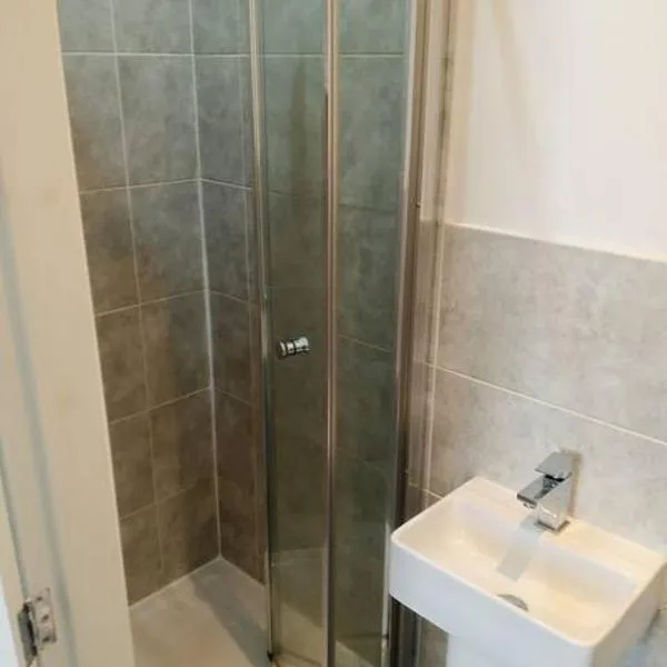 Ensuite Double-bed (E4) close to Burnley city ctr.，位于伯恩利的酒店