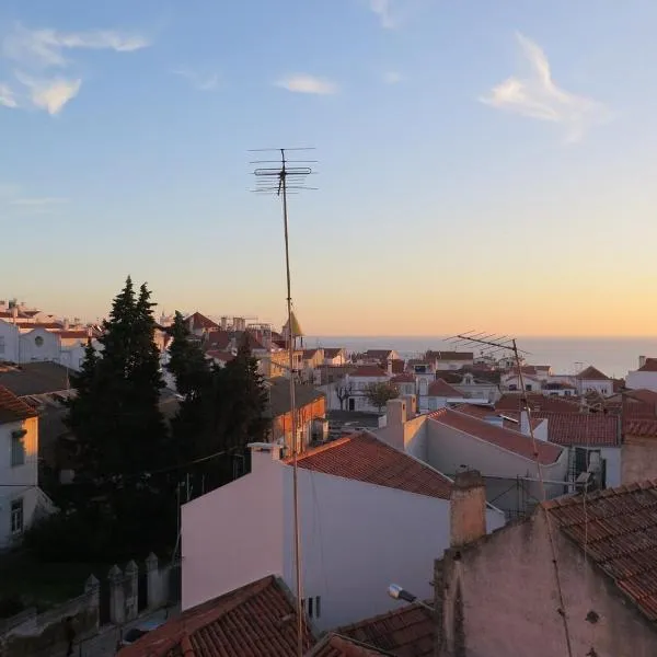 Sesimbra Townhouse - 3 bedroom house in Sesimbra center，位于塞辛布拉的酒店