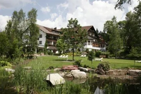 沃尔德布里克尼比斯酒店，位于Bad Griesbach的酒店