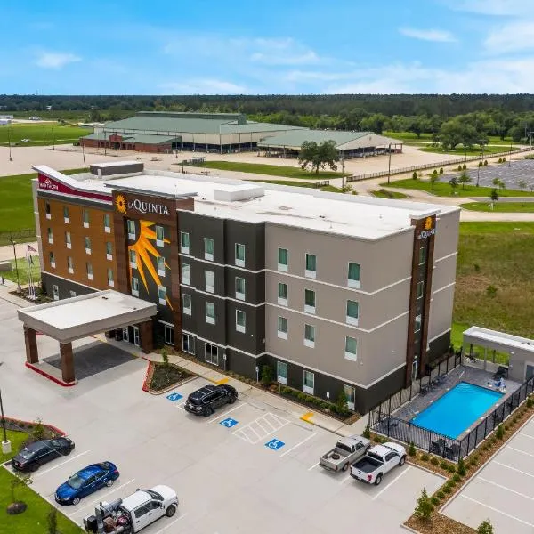 La Quinta Inn & Suites by Wyndham Sulphur Lake Charles，位于萨尔弗的酒店