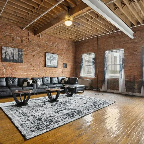 Gorgeous Downtown Detroit Loft - Fully Equipped，位于皇家橡的酒店