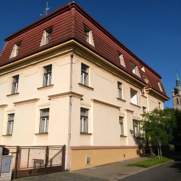 楂卢酒店，位于Dolní Beřkovice的酒店