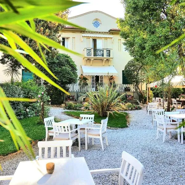 Hotel Club i Pini - Residenza d'Epoca in Versilia，位于利多迪卡马约雷的酒店