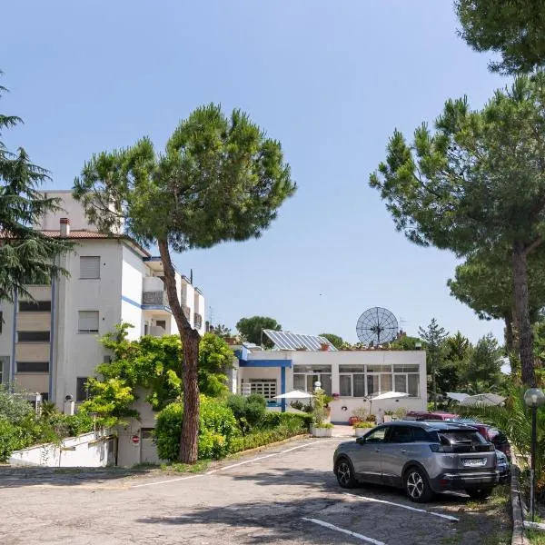 Hotel La Fonte a 300m uscita A14 Pescara Nord，位于圣安杰洛城的酒店