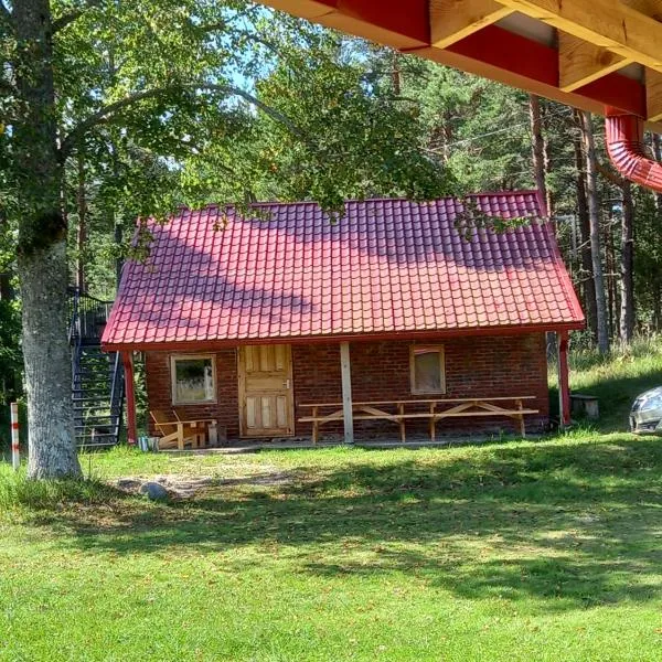 Strautmali Red House in Mazirbe，位于科尔卡的酒店