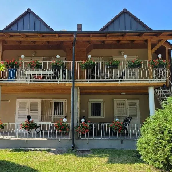 Szemesi apartman，位于鲍洛通塞迈什的酒店