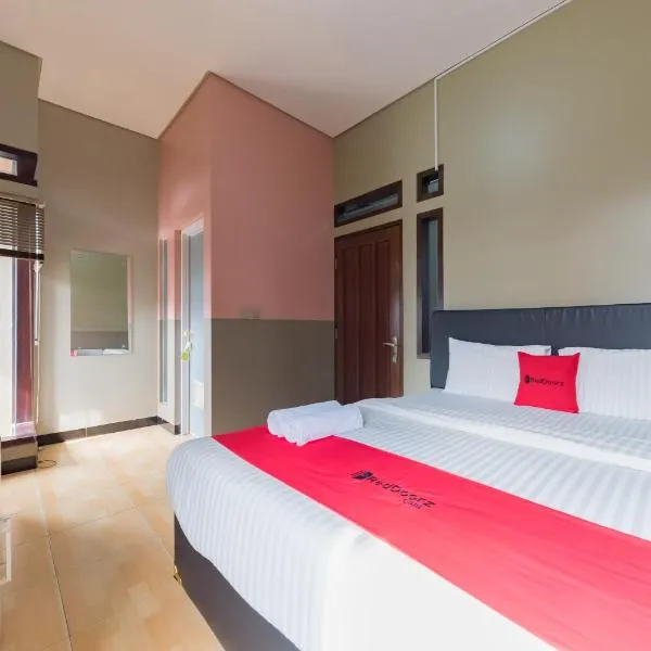 RedDoorz Syariah near Politeknik Negeri Bandung Campus，位于万隆的酒店