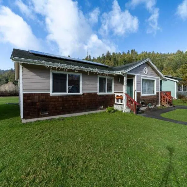 Elk Meadow Cabins 11A Roosevelt Elk Suite，位于Orick的酒店