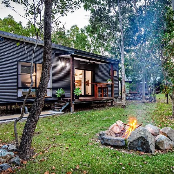 Airlie Beach Eco Cabins - Adults Only，位于埃尔利海滩的酒店