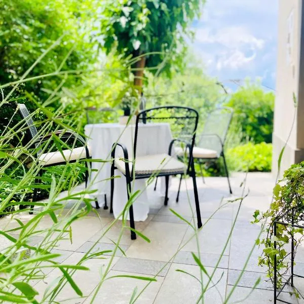 Apartment Blue&Green，位于科斯特雷纳的酒店