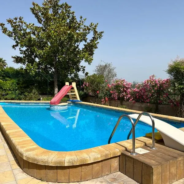Casa Vacanze Salvatore-Relax con piscina privata，位于帕拉佐洛阿克雷伊德的酒店