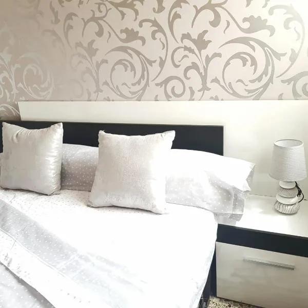 Piso amplio de 3 habitaciones, 2 baños, ascensor y parking，位于巴里亚纳的酒店