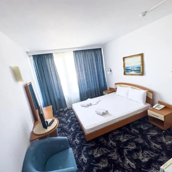 Hotel Sirena Saturn All Inclusive，位于Limanu的酒店