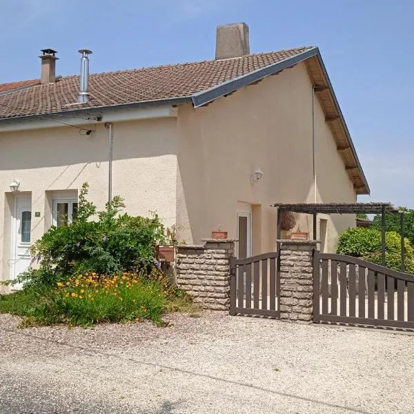 Les Jardins des 3 Provinces- Gîte，位于Montcharvot的酒店