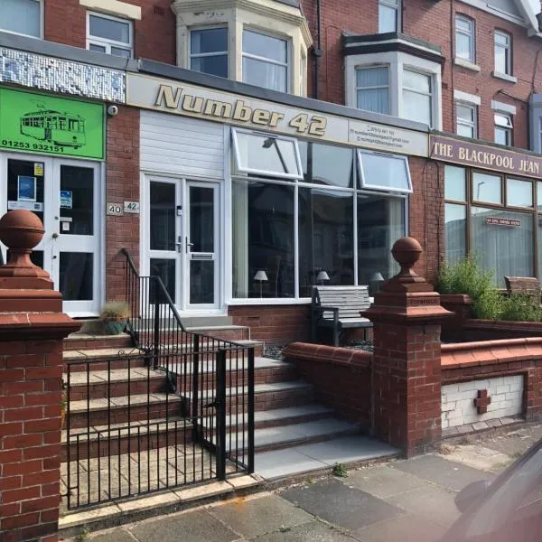 Edenfield Number 42，位于布莱克浦的酒店
