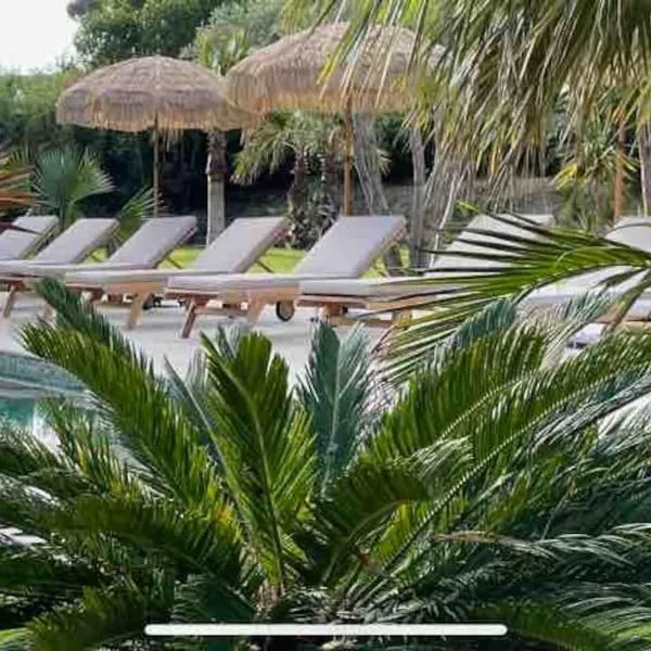 Villa CARIOCA St Tropez，位于圣特罗佩的酒店